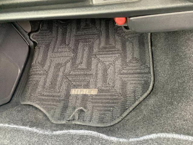 ハイエースバン ロングスーパーＧＬ　純正ＨＤＤナビ　Ｂｌｕｅｔｏｏｔｈ　地デジＴＶ　バックカメラ　両側スライドドア　禁煙車　ＥＴＣ　盗難防止装置　キーレスエントリー　電動格納ミラー　純正１５インチアルミホイール　パワーウィンドウ（41枚目）