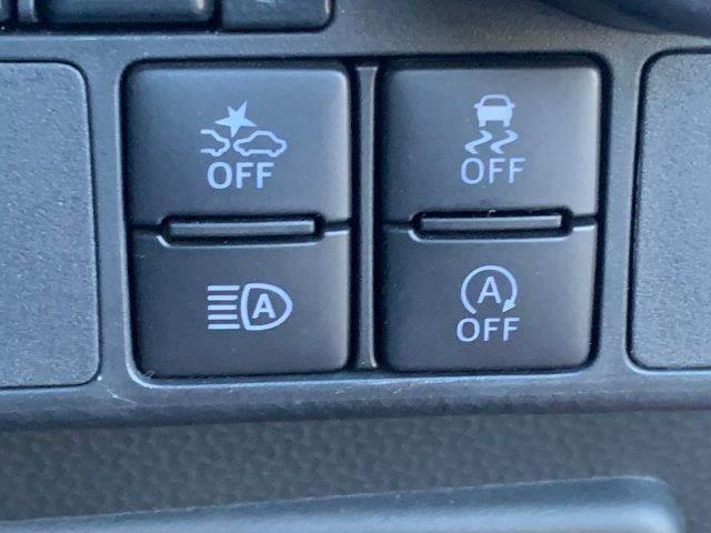 タンク カスタムＧ　両側パワースライドドア　禁煙車　純正ＳＤナビ　クルーズコントロール　バックカメラ　Ｂｌｕｅｔｏｏｔｈ対応　フルセグＴＶ　ＬＥＤヘッドライト　純正フロントエアロ　ＥＴＣ　オートハイビーム　衝突軽減（8枚目）