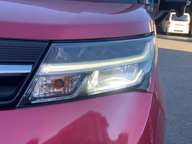 タンク カスタムＧ　両側パワースライドドア　禁煙車　純正ＳＤナビ　クルーズコントロール　バックカメラ　Ｂｌｕｅｔｏｏｔｈ対応　フルセグＴＶ　ＬＥＤヘッドライト　純正フロントエアロ　ＥＴＣ　オートハイビーム　衝突軽減（13枚目）