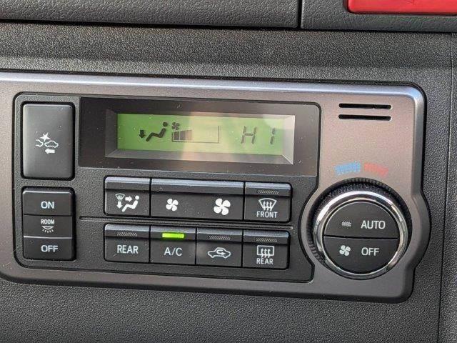 ハイエースバン スーパーGL 50TH アニバーサリーリミテッド ディーゼルターボ モデリスタエアロ 両側パワースライドドア 禁煙車 純正SDナビ クルーズコントロール バックカメラ ブルートゥース フルセグ 衝突軽減 ハーフレザーシート ETC2.0 LEDヘッド(41枚目)