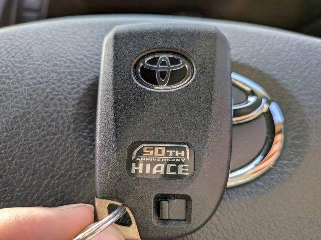 ハイエースバン スーパーGL 50TH アニバーサリーリミテッド ディーゼルターボ モデリスタエアロ 両側パワースライドドア 禁煙車 純正SDナビ クルーズコントロール バックカメラ ブルートゥース フルセグ 衝突軽減 ハーフレザーシート ETC2.0 LEDヘッド(69枚目)