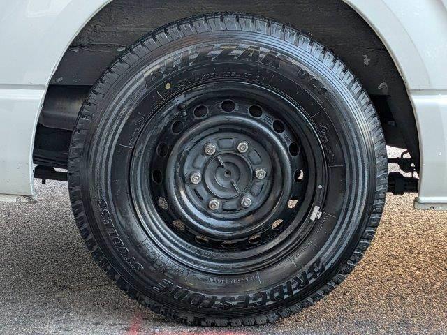 ハイエースバン スーパーGL ダークプライムII 禁煙車 メモリーナビ JBLスピーカー USBポート Bluetooth フルセグTV デジタルインナーミラー コンビハンドル クリアランスソナー ETC LEDヘッドライト スマートキー(29枚目)