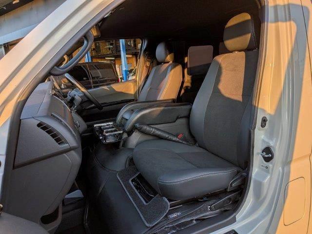 ハイエースバン スーパーGL ダークプライムII 禁煙車 メモリーナビ JBLスピーカー USBポート Bluetooth フルセグTV デジタルインナーミラー コンビハンドル クリアランスソナー ETC LEDヘッドライト スマートキー(35枚目)