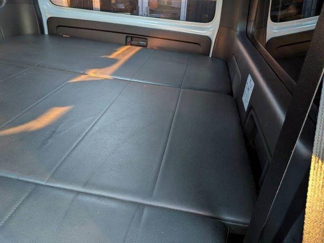 ハイエースバン スーパーGL ダークプライムII 禁煙車 メモリーナビ JBLスピーカー USBポート Bluetooth フルセグTV デジタルインナーミラー コンビハンドル クリアランスソナー ETC LEDヘッドライト スマートキー(37枚目)