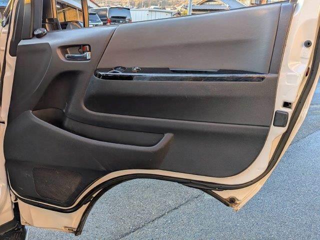 ハイエースバン スーパーGL ダークプライムII 禁煙車 メモリーナビ JBLスピーカー USBポート Bluetooth フルセグTV デジタルインナーミラー コンビハンドル クリアランスソナー ETC LEDヘッドライト スマートキー(55枚目)