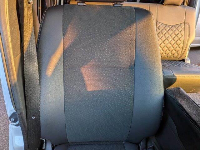 ハイエースバン スーパーGL ダークプライムII 禁煙車 メモリーナビ JBLスピーカー USBポート Bluetooth フルセグTV デジタルインナーミラー コンビハンドル クリアランスソナー ETC LEDヘッドライト スマートキー(56枚目)