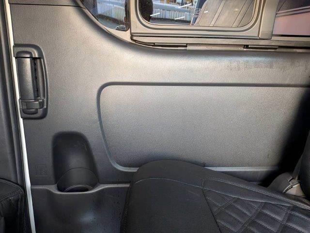 ハイエースバン スーパーGL ダークプライムII 禁煙車 メモリーナビ JBLスピーカー USBポート Bluetooth フルセグTV デジタルインナーミラー コンビハンドル クリアランスソナー ETC LEDヘッドライト スマートキー(58枚目)