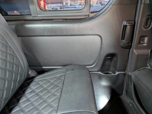 ハイエースバン スーパーGL ダークプライムII 禁煙車 メモリーナビ JBLスピーカー USBポート Bluetooth フルセグTV デジタルインナーミラー コンビハンドル クリアランスソナー ETC LEDヘッドライト スマートキー(64枚目)