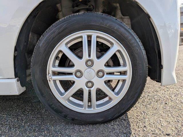 タントエグゼ カスタムＧ　禁煙車　純正ＳＤナビ　バックカメラ　ＨＩＤヘッドライト　キーレス　ドライブレコーダー　純正エアロ　オートエアコン　ミュージックサーバー　地デジテレビ　電動格納ミラー　フォグランプ　純正アルミホイール（7枚目）