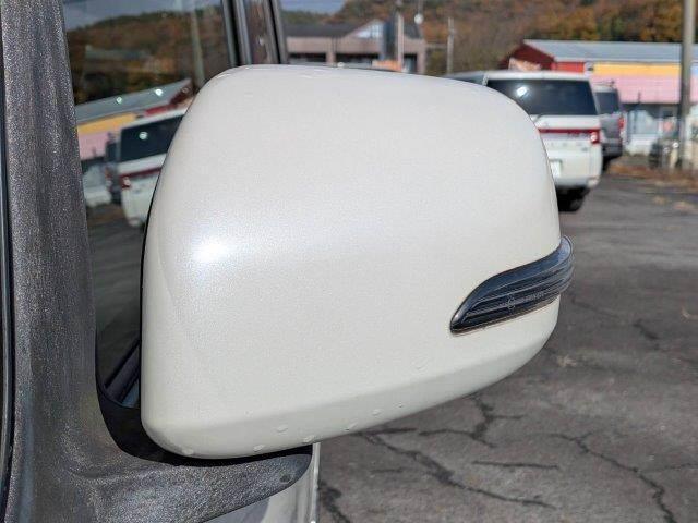 タントエグゼ カスタムＧ　禁煙車　純正ＳＤナビ　バックカメラ　ＨＩＤヘッドライト　キーレス　ドライブレコーダー　純正エアロ　オートエアコン　ミュージックサーバー　地デジテレビ　電動格納ミラー　フォグランプ　純正アルミホイール（19枚目）