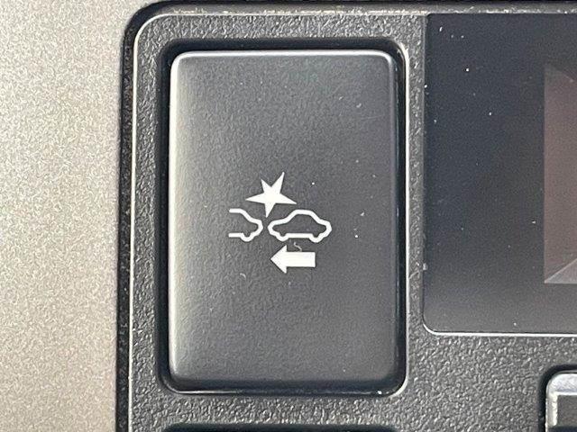 ハイエースバン ロングスーパーＧＬ　４ＷＤ　禁煙車　Ｂｌｕｅｔｏｏｔｈ　純正ＳＤナビ　寒冷地仕様　バックカメラ　フルセグ　ドライブレコーダー　トヨタセーフティセンス　ＡＣ１００Ｖ　純正スターター　ＥＴＣ　スマートキー　オートハイビーム（8枚目）