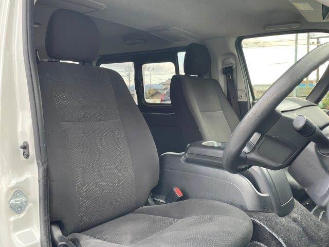 ハイエースバン ロングスーパーＧＬ　４ＷＤ　禁煙車　Ｂｌｕｅｔｏｏｔｈ　純正ＳＤナビ　寒冷地仕様　バックカメラ　フルセグ　ドライブレコーダー　トヨタセーフティセンス　ＡＣ１００Ｖ　純正スターター　ＥＴＣ　スマートキー　オートハイビーム（12枚目）