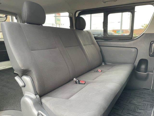 ハイエースバン ロングスーパーＧＬ　４ＷＤ　禁煙車　Ｂｌｕｅｔｏｏｔｈ　純正ＳＤナビ　寒冷地仕様　バックカメラ　フルセグ　ドライブレコーダー　トヨタセーフティセンス　ＡＣ１００Ｖ　純正スターター　ＥＴＣ　スマートキー　オートハイビーム（13枚目）