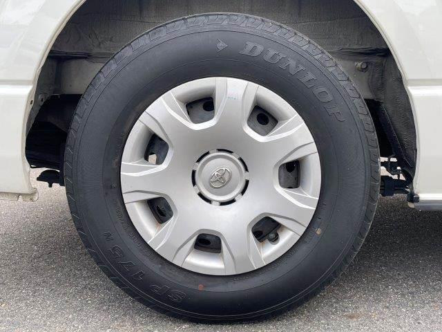 ハイエースバン ロングスーパーＧＬ　４ＷＤ　禁煙車　Ｂｌｕｅｔｏｏｔｈ　純正ＳＤナビ　寒冷地仕様　バックカメラ　フルセグ　ドライブレコーダー　トヨタセーフティセンス　ＡＣ１００Ｖ　純正スターター　ＥＴＣ　スマートキー　オートハイビーム（32枚目）