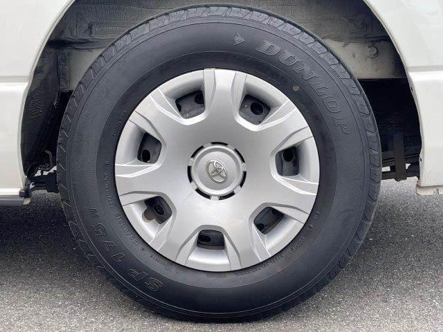 ハイエースバン ロングスーパーＧＬ　４ＷＤ　禁煙車　Ｂｌｕｅｔｏｏｔｈ　純正ＳＤナビ　寒冷地仕様　バックカメラ　フルセグ　ドライブレコーダー　トヨタセーフティセンス　ＡＣ１００Ｖ　純正スターター　ＥＴＣ　スマートキー　オートハイビーム（33枚目）