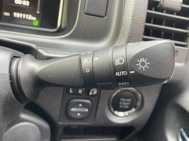 ハイエースバン ロングスーパーＧＬ　４ＷＤ　禁煙車　Ｂｌｕｅｔｏｏｔｈ　純正ＳＤナビ　寒冷地仕様　バックカメラ　フルセグ　ドライブレコーダー　トヨタセーフティセンス　ＡＣ１００Ｖ　純正スターター　ＥＴＣ　スマートキー　オートハイビーム（43枚目）