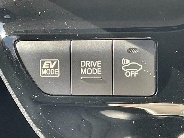 プリウス Aツーリングセレクション ユーザー買取車 禁煙車 レーダークルーズコントロール HUD 純正SDナビ LEDヘッドライト バックカメラ BSM シートヒーター ブルートゥース フルセグTV スマートキー コーナーセンサー(8枚目)