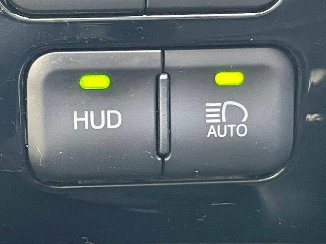 プリウス Aツーリングセレクション ユーザー買取車 禁煙車 レーダークルーズコントロール HUD 純正SDナビ LEDヘッドライト バックカメラ BSM シートヒーター ブルートゥース フルセグTV スマートキー コーナーセンサー(11枚目)