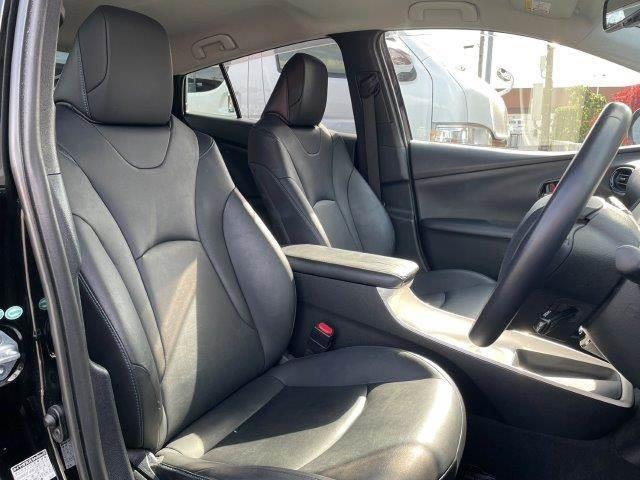 プリウス Aツーリングセレクション ユーザー買取車 禁煙車 レーダークルーズコントロール HUD 純正SDナビ LEDヘッドライト バックカメラ BSM シートヒーター ブルートゥース フルセグTV スマートキー コーナーセンサー(12枚目)