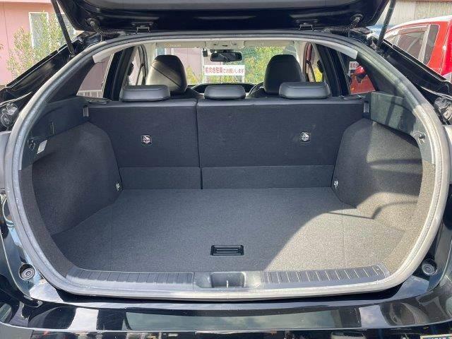 プリウス Aツーリングセレクション ユーザー買取車 禁煙車 レーダークルーズコントロール HUD 純正SDナビ LEDヘッドライト バックカメラ BSM シートヒーター ブルートゥース フルセグTV スマートキー コーナーセンサー(14枚目)