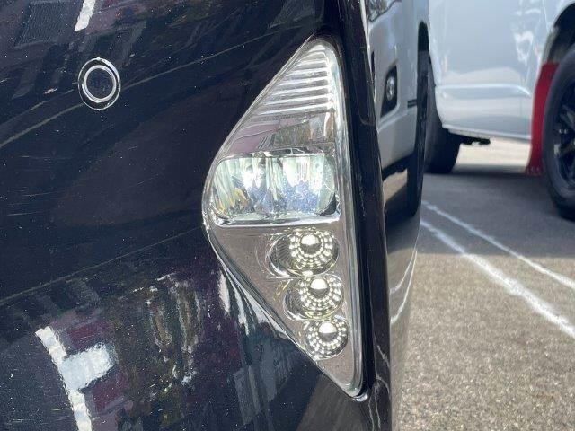 プリウス Aツーリングセレクション ユーザー買取車 禁煙車 レーダークルーズコントロール HUD 純正SDナビ LEDヘッドライト バックカメラ BSM シートヒーター ブルートゥース フルセグTV スマートキー コーナーセンサー(18枚目)