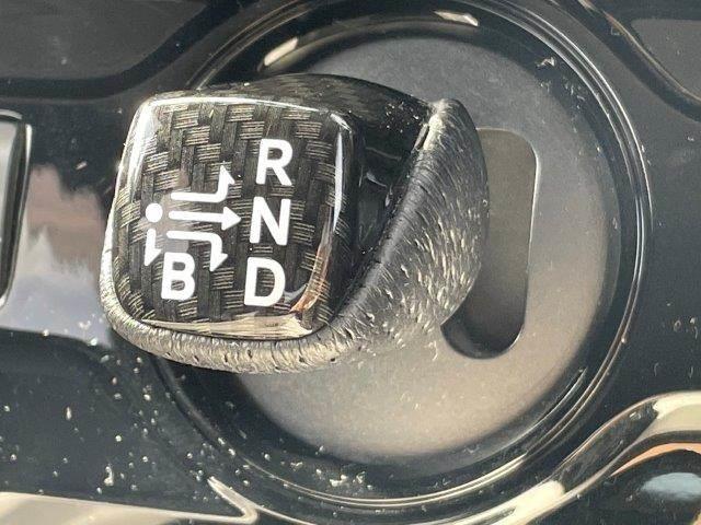 プリウス Aツーリングセレクション ユーザー買取車 禁煙車 レーダークルーズコントロール HUD 純正SDナビ LEDヘッドライト バックカメラ BSM シートヒーター ブルートゥース フルセグTV スマートキー コーナーセンサー(41枚目)