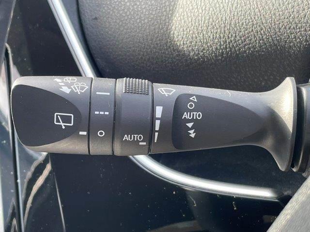 プリウス Aツーリングセレクション ユーザー買取車 禁煙車 レーダークルーズコントロール HUD 純正SDナビ LEDヘッドライト バックカメラ BSM シートヒーター ブルートゥース フルセグTV スマートキー コーナーセンサー(50枚目)