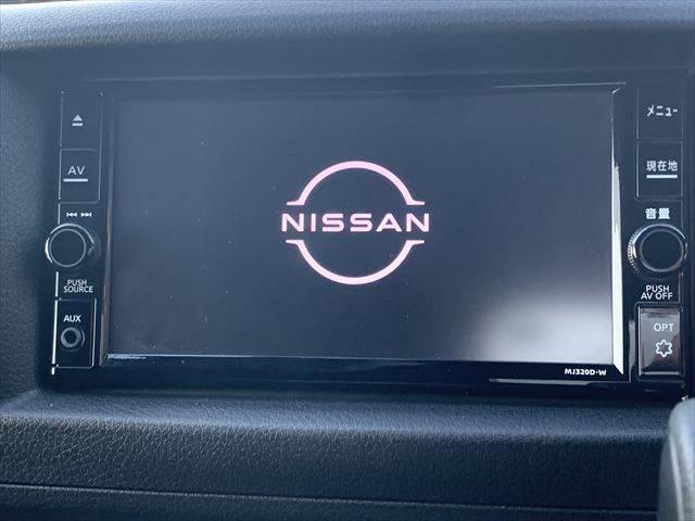 NV350キャラバンバン プレミアムGX アーバンクロム 純正メモリーナビ アラウンドビューモニター LEDヘッドライト 禁煙車 衝突軽減ブレーキ フルセグTV Bluetooth対応 ミュージックサーバー 4WD ETC スマートキー ドライブレコーダー(4枚目)