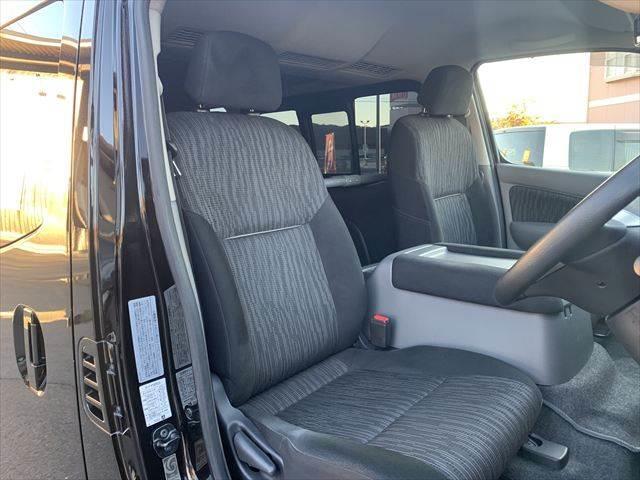 NV350キャラバンバン プレミアムGX アーバンクロム 純正メモリーナビ アラウンドビューモニター LEDヘッドライト 禁煙車 衝突軽減ブレーキ フルセグTV Bluetooth対応 ミュージックサーバー 4WD ETC スマートキー ドライブレコーダー(10枚目)