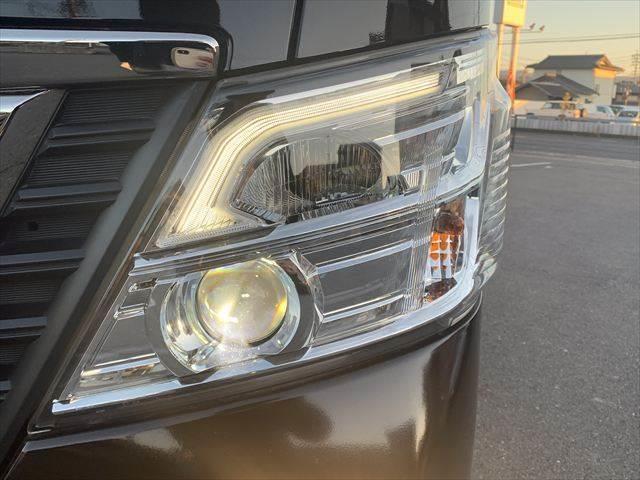 NV350キャラバンバン プレミアムGX アーバンクロム 純正メモリーナビ アラウンドビューモニター LEDヘッドライト 禁煙車 衝突軽減ブレーキ フルセグTV Bluetooth対応 ミュージックサーバー 4WD ETC スマートキー ドライブレコーダー(14枚目)