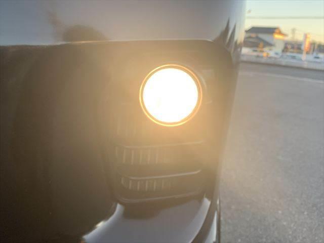 NV350キャラバンバン プレミアムGX アーバンクロム 純正メモリーナビ アラウンドビューモニター LEDヘッドライト 禁煙車 衝突軽減ブレーキ フルセグTV Bluetooth対応 ミュージックサーバー 4WD ETC スマートキー ドライブレコーダー(15枚目)