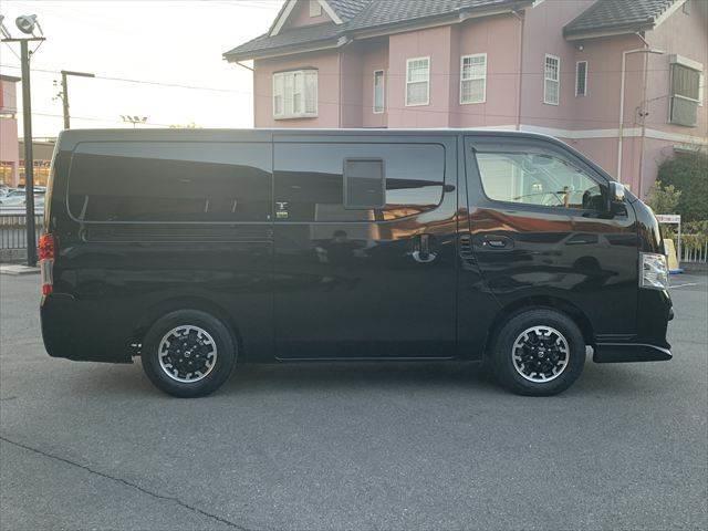 NV350キャラバンバン プレミアムGX アーバンクロム 純正メモリーナビ アラウンドビューモニター LEDヘッドライト 禁煙車 衝突軽減ブレーキ フルセグTV Bluetooth対応 ミュージックサーバー 4WD ETC スマートキー ドライブレコーダー(19枚目)