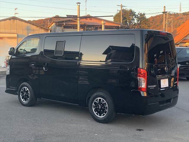 NV350キャラバンバン プレミアムGX アーバンクロム 純正メモリーナビ アラウンドビューモニター LEDヘッドライト 禁煙車 衝突軽減ブレーキ フルセグTV Bluetooth対応 ミュージックサーバー 4WD ETC スマートキー ドライブレコーダー(22枚目)