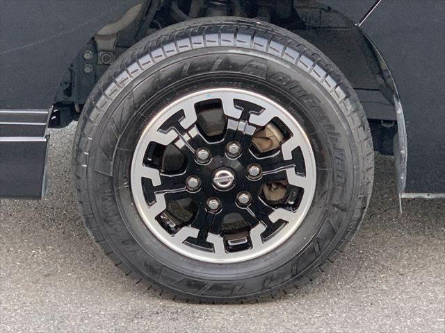 NV350キャラバンバン プレミアムGX アーバンクロム 純正メモリーナビ アラウンドビューモニター LEDヘッドライト 禁煙車 衝突軽減ブレーキ フルセグTV Bluetooth対応 ミュージックサーバー 4WD ETC スマートキー ドライブレコーダー(32枚目)