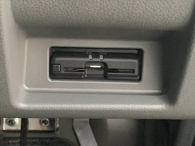 NV350キャラバンバン プレミアムGX アーバンクロム 純正メモリーナビ アラウンドビューモニター LEDヘッドライト 禁煙車 衝突軽減ブレーキ フルセグTV Bluetooth対応 ミュージックサーバー 4WD ETC スマートキー ドライブレコーダー(40枚目)