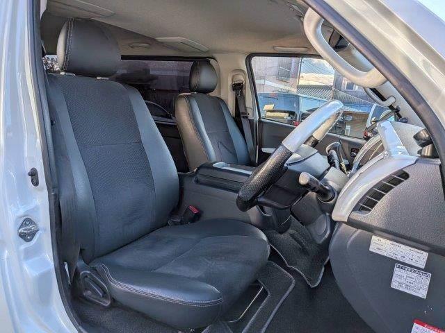 ハイエースバン スーパーＧＬ　ダークプライム　４ＷＤ　ディーゼルターボ　モデリスタフロントエアロ　両側電動スライド　ＨＤＤナビ　バックカメラ　ブルートゥース　フルセグＴＶ　ＥＴＣ　ＬＥＤヘッド　ミュージックサーバー　ＵＳＢ　スマートキー　盗難防止（8枚目）