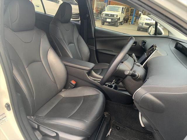 プリウス Sツーリングセレクション ユーザー買取車 純正9インチナビ レーダークルーズコントロール 合皮シート シートヒーター 禁煙車 LEDヘッドライト 衝突軽減ブレーキ バックカメラ フルセグTV Bluetooth ETC(5枚目)