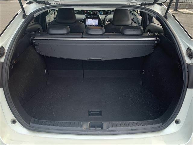 プリウス Sツーリングセレクション ユーザー買取車 純正9インチナビ レーダークルーズコントロール 合皮シート シートヒーター 禁煙車 LEDヘッドライト 衝突軽減ブレーキ バックカメラ フルセグTV Bluetooth ETC(7枚目)