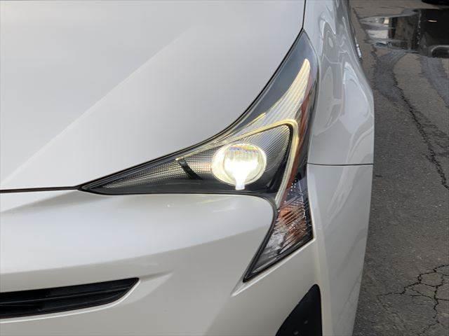 プリウス Sツーリングセレクション ユーザー買取車 純正9インチナビ レーダークルーズコントロール 合皮シート シートヒーター 禁煙車 LEDヘッドライト 衝突軽減ブレーキ バックカメラ フルセグTV Bluetooth ETC(9枚目)