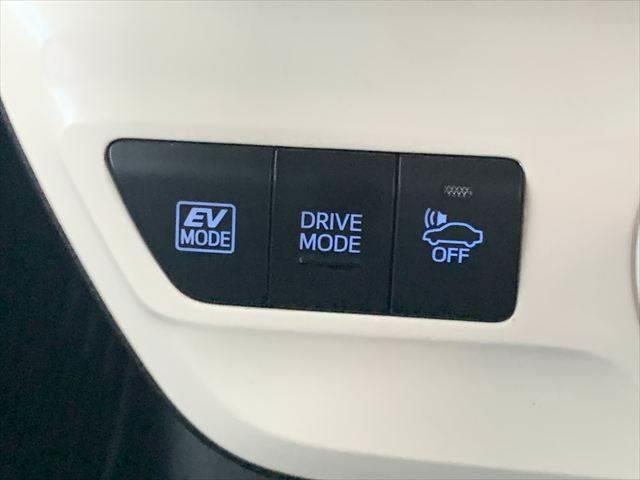 プリウス Sツーリングセレクション ユーザー買取車 純正9インチナビ レーダークルーズコントロール 合皮シート シートヒーター 禁煙車 LEDヘッドライト 衝突軽減ブレーキ バックカメラ フルセグTV Bluetooth ETC(30枚目)