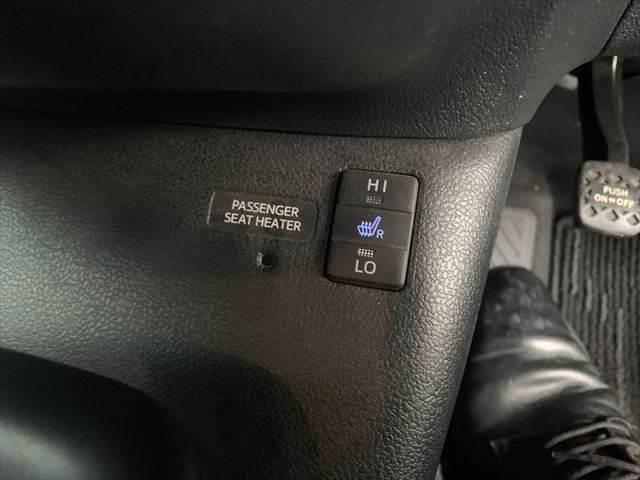 プリウス Sツーリングセレクション ユーザー買取車 純正9インチナビ レーダークルーズコントロール 合皮シート シートヒーター 禁煙車 LEDヘッドライト 衝突軽減ブレーキ バックカメラ フルセグTV Bluetooth ETC(38枚目)