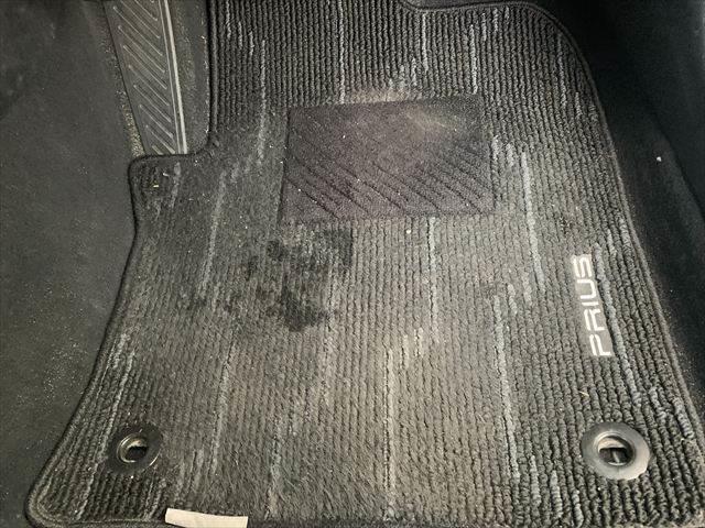 プリウス Sツーリングセレクション ユーザー買取車 純正9インチナビ レーダークルーズコントロール 合皮シート シートヒーター 禁煙車 LEDヘッドライト 衝突軽減ブレーキ バックカメラ フルセグTV Bluetooth ETC(41枚目)