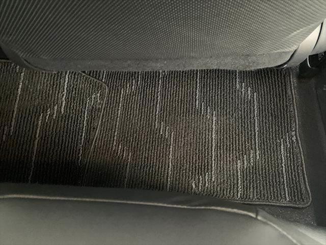 プリウス Sツーリングセレクション ユーザー買取車 純正9インチナビ レーダークルーズコントロール 合皮シート シートヒーター 禁煙車 LEDヘッドライト 衝突軽減ブレーキ バックカメラ フルセグTV Bluetooth ETC(43枚目)