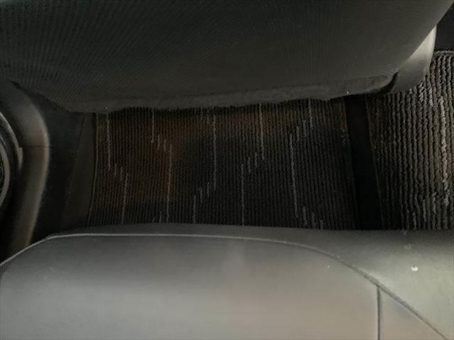 プリウス Sツーリングセレクション ユーザー買取車 純正9インチナビ レーダークルーズコントロール 合皮シート シートヒーター 禁煙車 LEDヘッドライト 衝突軽減ブレーキ バックカメラ フルセグTV Bluetooth ETC(44枚目)