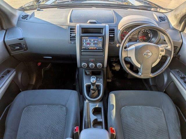 エクストレイル ２０ＧＴ　４ＷＤ　６速ＭＴ　ディーゼルターボ　純正ＨＤＤナビ　ＨＩＤヘッド　バックカメラ　スマートキー　禁煙車　ＥＴＣ　１６インチアルミホイール　フルセグＴＶ　ブルートゥース　クルーズコントロール　盗難防止（3枚目）