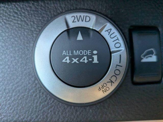 エクストレイル ２０ＧＴ　４ＷＤ　６速ＭＴ　ディーゼルターボ　純正ＨＤＤナビ　ＨＩＤヘッド　バックカメラ　スマートキー　禁煙車　ＥＴＣ　１６インチアルミホイール　フルセグＴＶ　ブルートゥース　クルーズコントロール　盗難防止（7枚目）