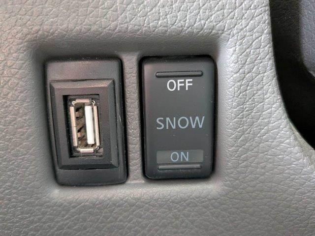 NV350キャラバンバン ロングプレミアムGX アラウンドビューモニター 衝突軽減ブレーキ パワースライドドア 純正SDナビ LEDヘッドライト 禁煙車 フルセグTV USBポート ETC スマートキー ミュージックサーバー 盗難防止装置(9枚目)