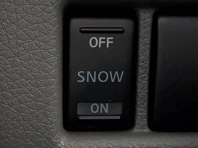 ＮＶ３５０キャラバンバン 　日産大阪５周年記念車　ディスプレイオーディオ　ＨＩＤヘッドライト　Ｂｌｕｅｔｏｏｔｈ　キーレス　禁煙車　ＥＴＣ　両側スライドドア　ベットキット　横滑り防止装置　電動格納ミラー（6枚目）