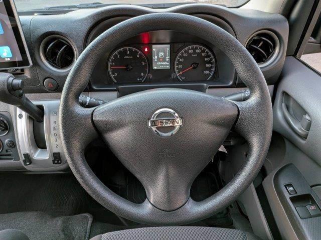 ＮＶ３５０キャラバンバン 　日産大阪５周年記念車　ディスプレイオーディオ　ＨＩＤヘッドライト　Ｂｌｕｅｔｏｏｔｈ　キーレス　禁煙車　ＥＴＣ　両側スライドドア　ベットキット　横滑り防止装置　電動格納ミラー（11枚目）
