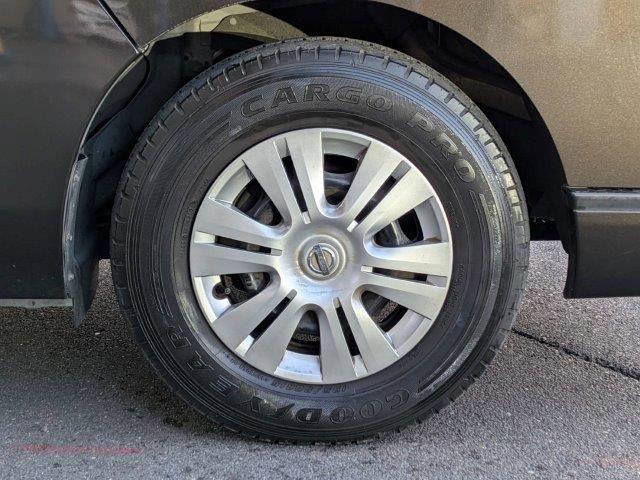 ＮＶ３５０キャラバンバン 　日産大阪５周年記念車　ディスプレイオーディオ　ＨＩＤヘッドライト　Ｂｌｕｅｔｏｏｔｈ　キーレス　禁煙車　ＥＴＣ　両側スライドドア　ベットキット　横滑り防止装置　電動格納ミラー（13枚目）